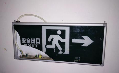 孩子被樓道消防應(yīng)急燈電傷，物管無責(zé)？